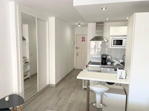 Fridge, microwave, oven, coffee/tea maker - Top Floor Panoramic Studio, Heated Pool (Los Cristianos)
