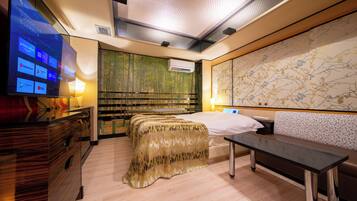 Kahden hengen perushuone | Yksilöllisesti sisustettu, ilmainen Wi-Fi