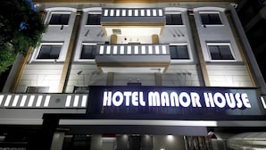 A hotel named "Hotel Manor House" with a modern facade, large windows, and a balcony. - MANORHOUSE - Adult Only (Warabi)
