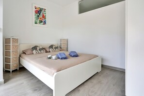 1 chambre, fer et planche à repasser, Wi-Fi gratuit, draps fournis