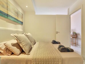 1 bedroom, iron/ironing board, free WiFi, bed sheets - Sunny 1 bed, Los Cristianos,Heated Pool,Air Con (Los Cristianos)