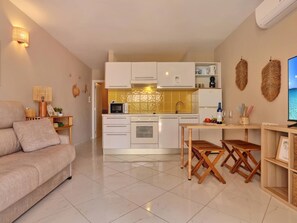 TV - Sunny 1 bed, Los Cristianos,Heated Pool,Air Con (Los Cristianos)