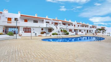 Lämmitetty uima-allas