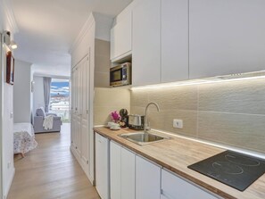 Fridge, microwave, stovetop, coffee/tea maker