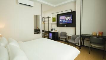 Minibar, soundproofing, free WiFi, bed sheets