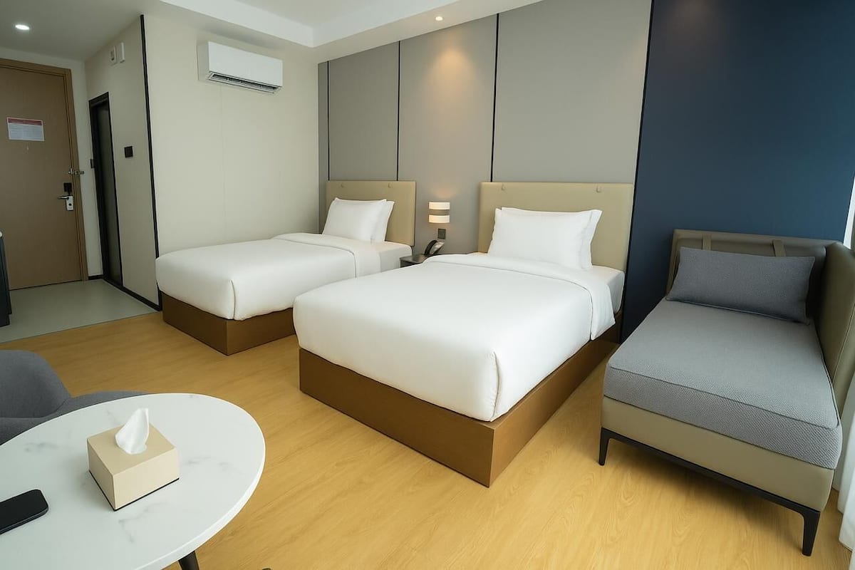 Quarto duplo luxo | 1 quarto, frigobar, Wi-Fi de cortesia, roupa de cama