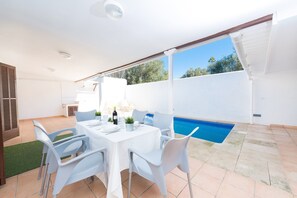 Outdoor dining - Sestanyolet - Villa With Private Pool. Free Wifi (S'estanyol (llucmajor), Illes Balears)