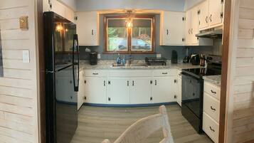 KĂŒhlschrank, Mikrowelle, Ofen, Herdplatte