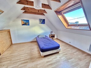 4 camere, una scrivania, ferro/asse da stiro, Wi-Fi gratuito