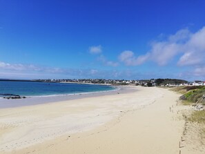 Una spiaggia nelle vicinanze