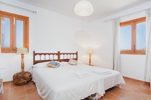 5 bedrooms, iron/ironing board