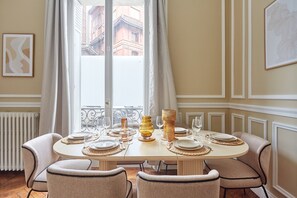 Apartment | Dining