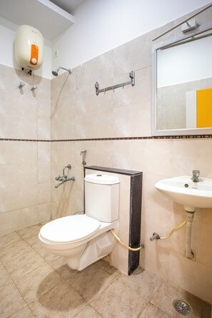 Shower, towels - Stayz Inn near Marina Beach (Chennai)