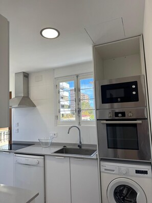 Kühlschrank, Ofen, Herdplatte, Geschirrspüler