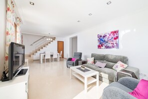 Living area - Biali - House In Búger. Free Wifi (Búger, Illes Balears)