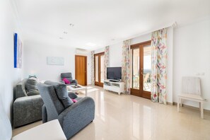 Living area - Biali - House In Búger. Free Wifi (Búger, Illes Balears)