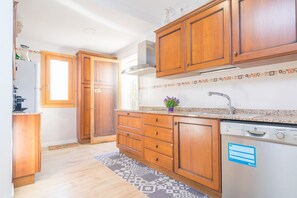Fridge, microwave, dishwasher, coffee/tea maker - Es Baladre - House In Port D'alcúdia. Free Wifi (Port D'alcudia, Illes Balears)