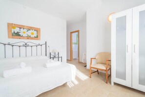 6 bedrooms, iron/ironing board