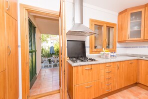 Kühlschrank, Mikrowelle, Ofen, Geschirrspüler