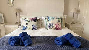 4 bedrooms, iron/ironing board, free WiFi, bed sheets