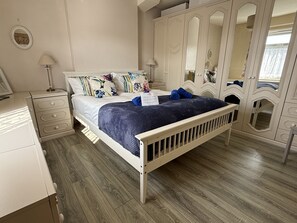 4 chambres, fer et planche à repasser, Wi-Fi gratuit, draps fournis