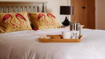 5 bedrooms, iron/ironing board, free WiFi, bed sheets