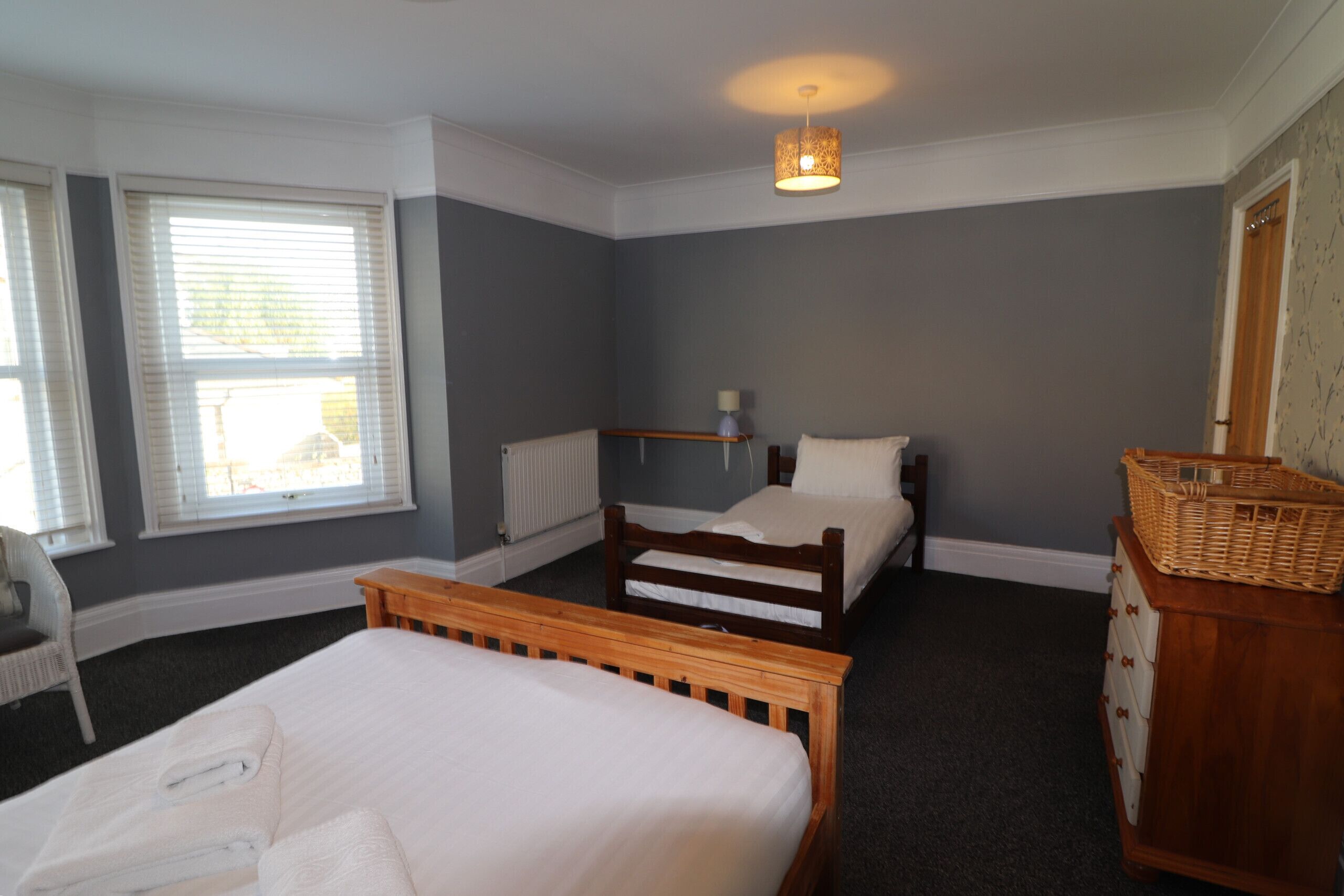 4 soverom, wi-fi (inkludert) og sengetøy