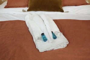 Appartement | Commodités de la salle de bain | Séchoir à cheveux, savon, shampooing