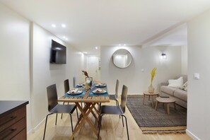 Apartment | Dining - Modern Apartment 2 Bedrooms - Center of Paris (Paris)