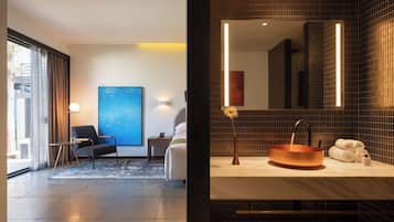 Luxury Studio Suite | Premium bedding, down comforters, pillowtop beds, free minibar