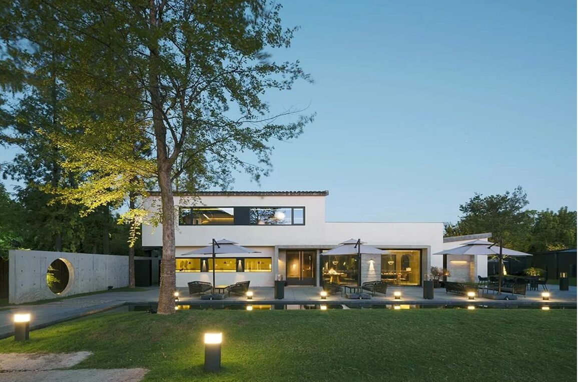 Vista frontal de la propiedad