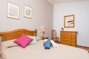 4 bedrooms, iron/ironing board