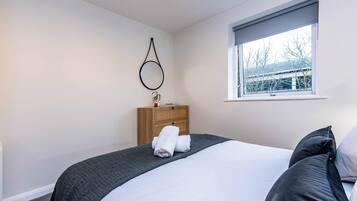 2 quartos, ferros/tábuas de passar roupa