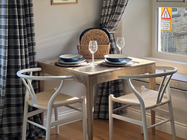 Småhus, 1 soverom | Oppholdsområde | En 32-tommers LCD-TV med kabel-kanaler