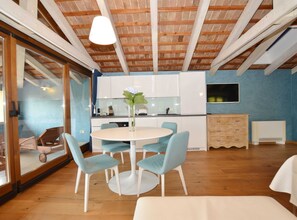 Apartment (Standard Studio Apartment) | Dining room