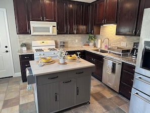 Coffee/tea maker, fridge, microwave, oven