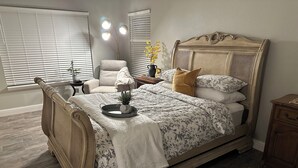 3 Schlafzimmer, Schreibtisch, Bügeleisen/Bügelbrett, Reisekinderbett