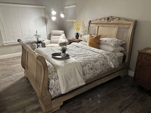 3 bedrooms, desk, iron/ironing board, travel crib