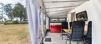 Caravan 'Max 2 Erw Und 2 Kd' with Shared Garden and Wi-Fi