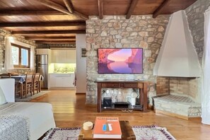 3 habitaciones, tabla de planchar con plancha, wifi y ropa de cama