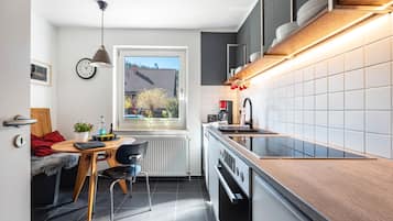 KylskÄp, mikrovÄgsugn, ugn och spishÀll