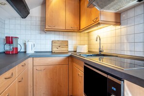 Fridge, microwave, stovetop, coffee/tea maker