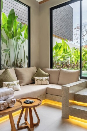 Villa, Balcony, Garden View | Ruang tamu | TV skrin rata 