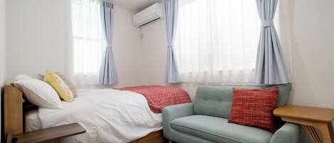 2 habitaciones, tabla de planchar con plancha, wifi y ropa de cama