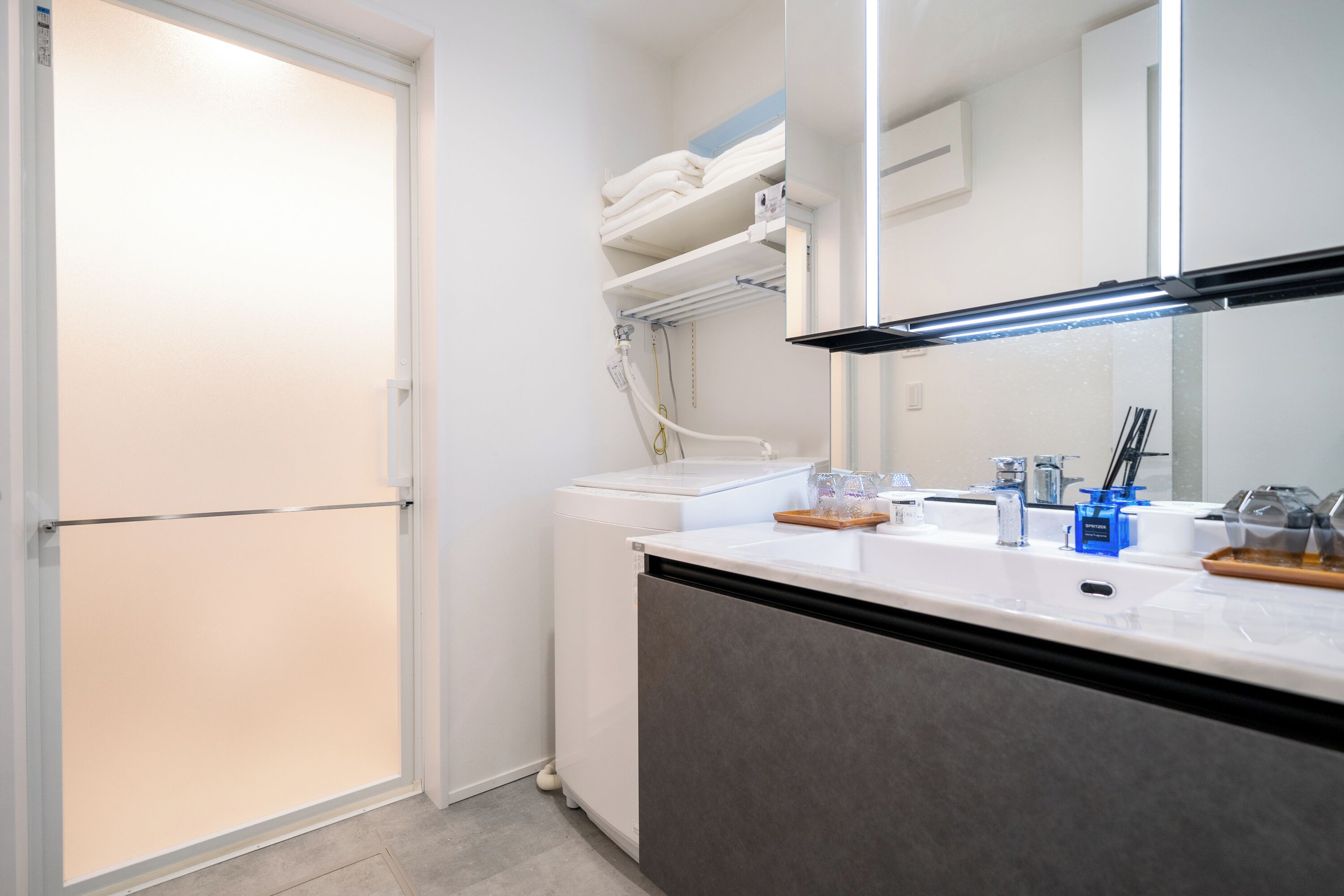 吹风机、坐浴桶、毛巾、肥皂