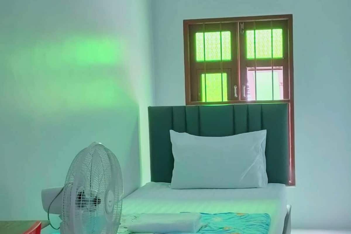 Basic Single Room | Desk, free WiFi