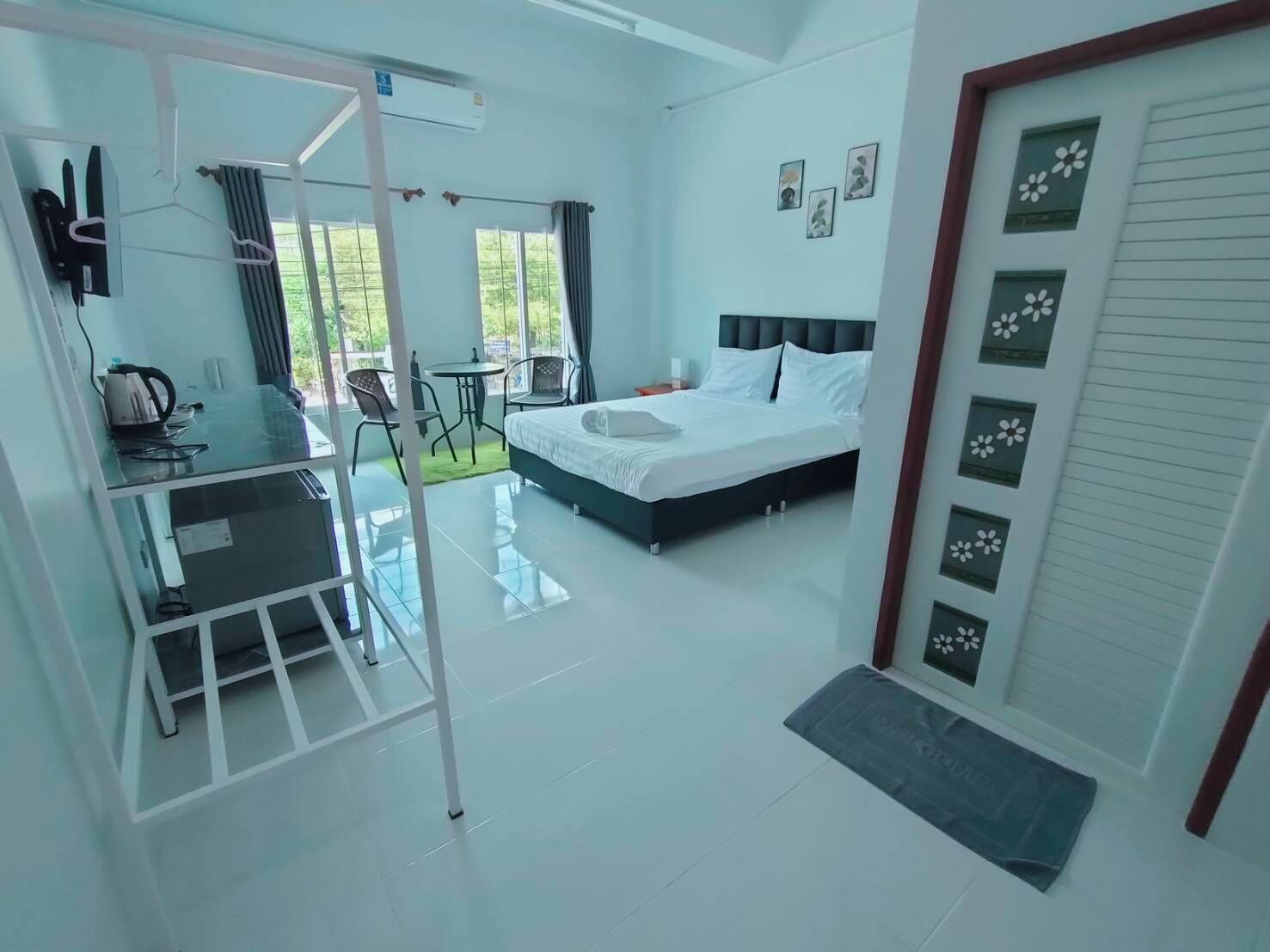 Rom – standard, byutsikt | Skrivebord og wi-fi (inkludert)