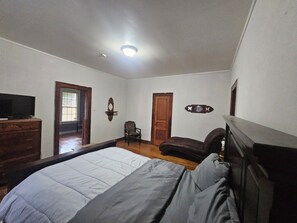 3 chambres, fer et planche à repasser, Wi-Fi, draps fournis