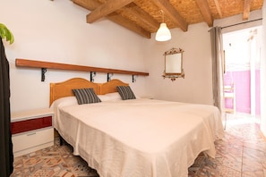 2 bedrooms, iron/ironing board