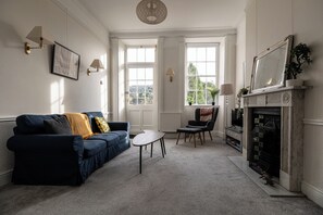 Apartment, City View | Living area | Flat-screen TV - Garden Flat Apartment in Grosvenor Place (Bath)